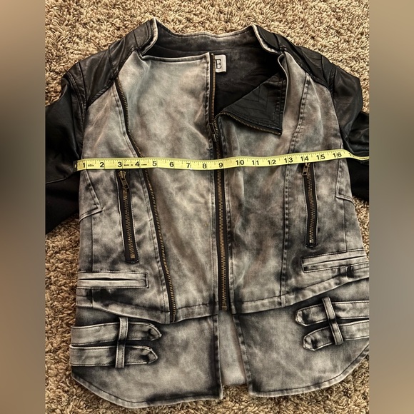 Jacket - Picture 8 of 9